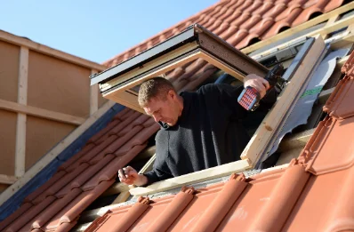 Pose de fenêtres de toit Velux au Planquay